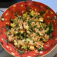 Een gezond alternatief voor brood bij de lunch: quinoa salade