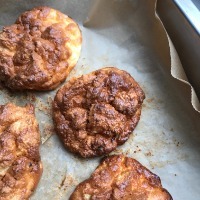 Een gezond alternatief voor brood bij het ontbijt: wolkjes met ei en cottage cheese