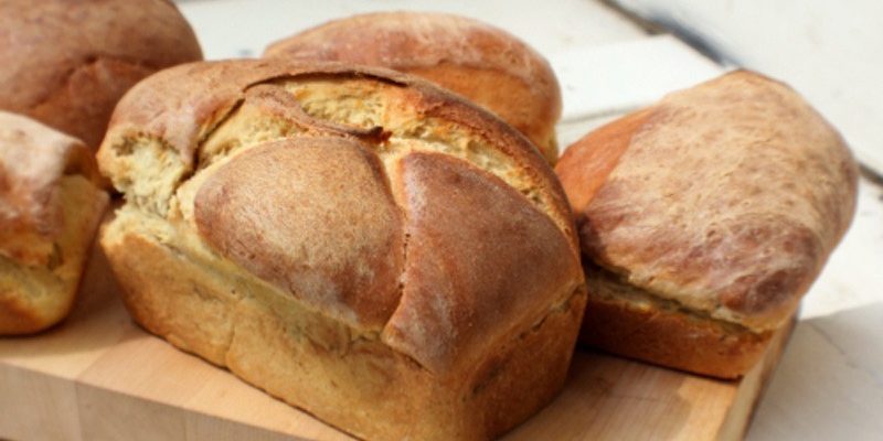 Veel mensen vinden brood lekker en makkelijk. Toch is het beter voor onze gezondheid als we minder brood eten.